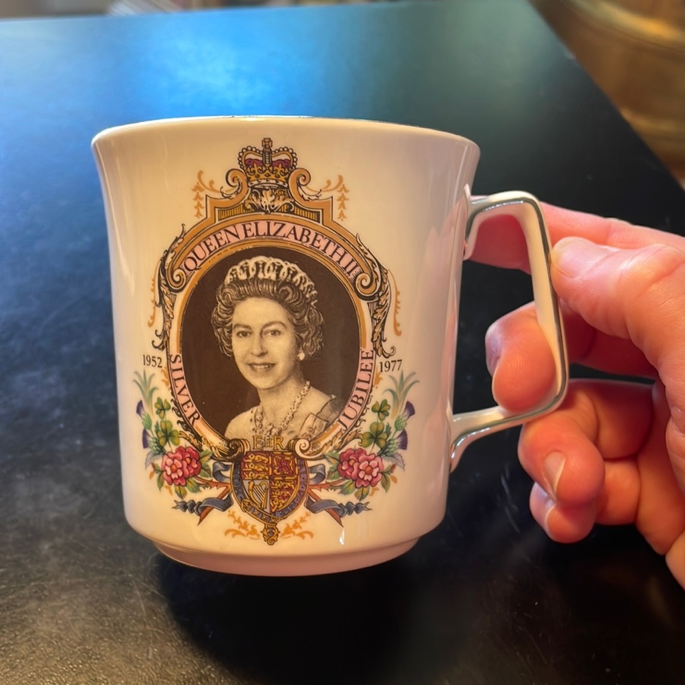 1977 Queen Elizabeth II Silver Jubilee Teacup Mug Royal Grafton Fine Bone China